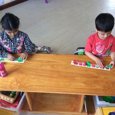 Ammar and Benezir making patterns.jpg